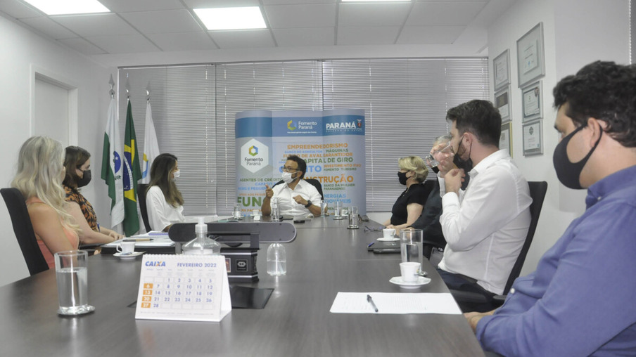 Reuniãop com a prieira dama do estado e presidente do Conselho de Ação Solidária do Paraná, Luciana Saito Massa -