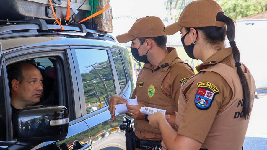 No Litoral, Polícia Militar faz segurança de mais de meio milhão de pessoas e encaminha 163 durante o Carnaval - Curitiba, 02/03/2022