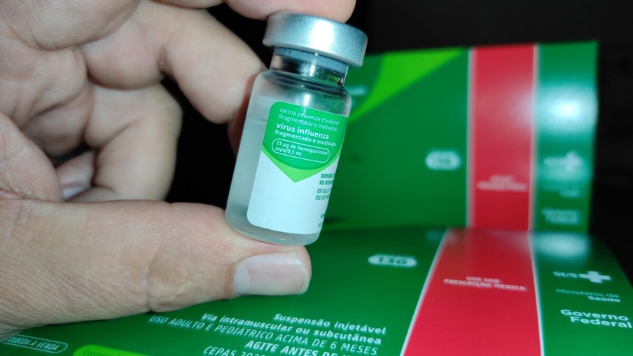 Primeiro lote com 413 mil vacinas contra a gripe chega ao Paraná