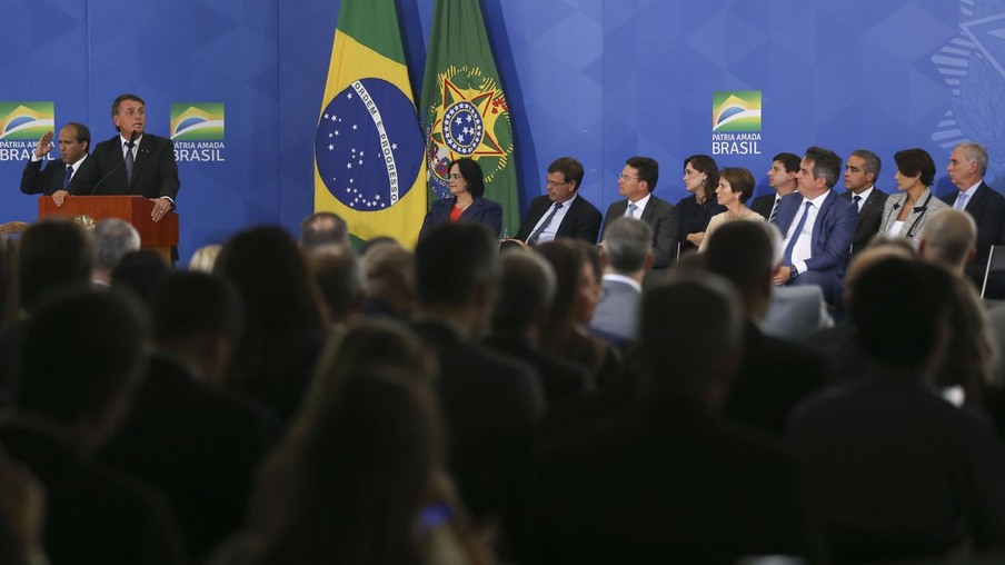 O presidente da República, Jair Bolsonaro, participa da cerimônia de despedida dos ministros de Estado que deixarão o governo para disputar as eleições deste ano.