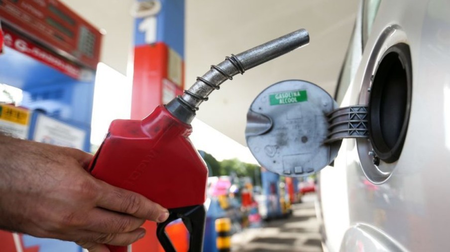 Em março, gasolina sobe 5%  e diesel 12% na região Sul