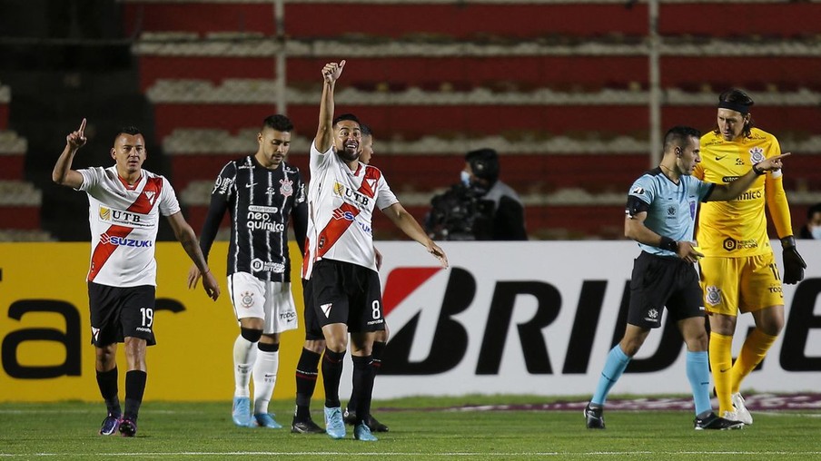 Na altitude de La Paz, Corinthians perde na estreia da Libertadores