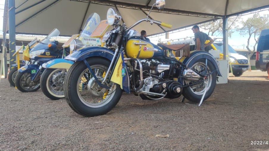 PRF expõe motocicletas em evento no Parque de Exposições de Cascavel