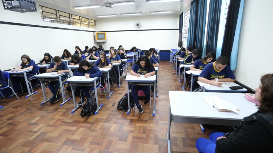 Cerca de 879 mil estudantes participaram da avaliação da Prova Paraná nesta semana