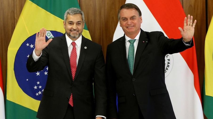 Os presidentes do Paraguai, Mario Abdo Benítez e da República do Brasil, Jair Bolsonaro, durante entrevista à imprensa no Palácio do Planalto