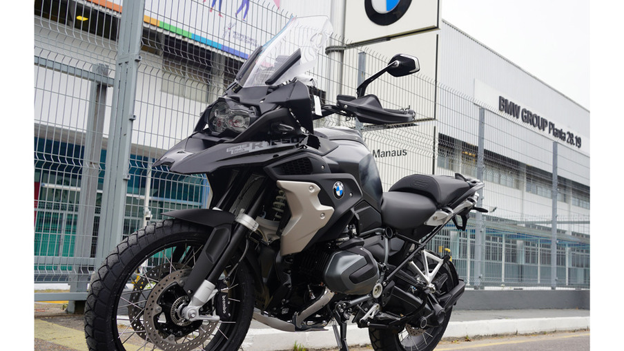 No coração da Amazônia, BMW celebra 90 mil motos produzidas
