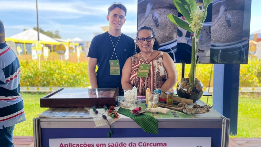 Show Rural: Unioeste desenvolve ações com uso de cúrcuma e bicho-da-seda na saúde