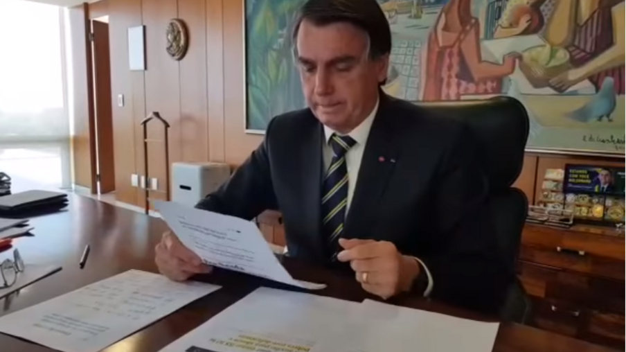 "Até 2022, no meu governo, está proibido falar a palavra Renda Brasil”, diz Bolsonaro