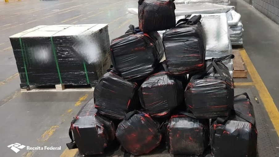 Receita Federal apreende 322 kg de cocaína no Porto de Paranaguá