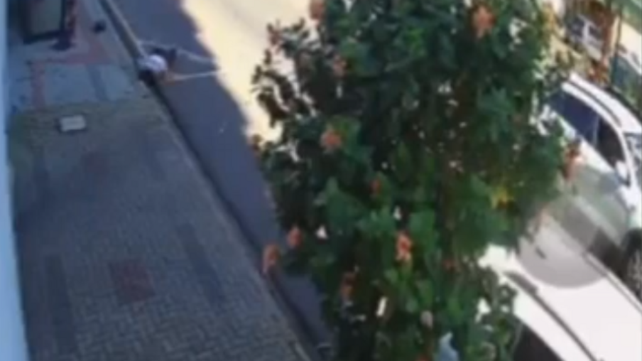 VÍDEO: Mulher morre após ser atropelada por veículo em Pato Branco; câmeras flagraram o acidente