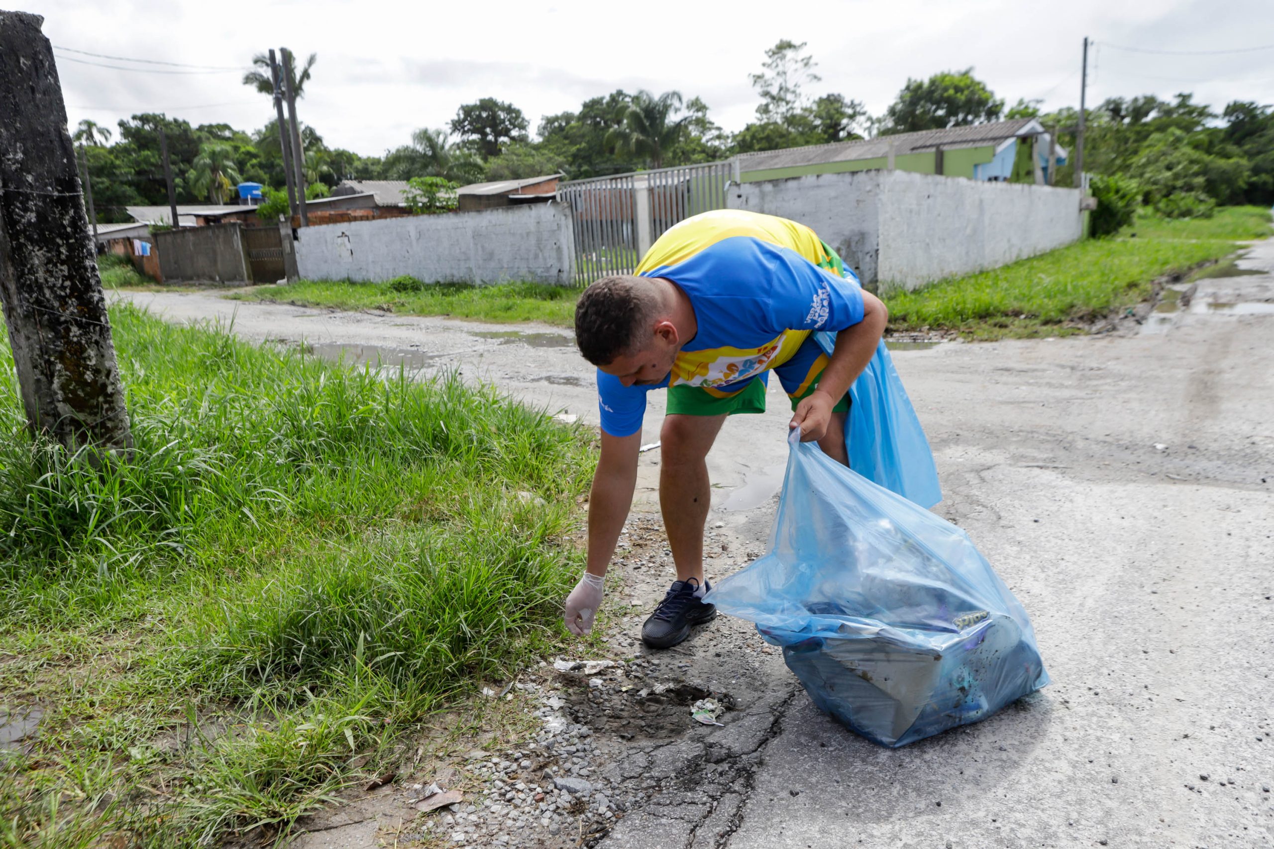 Matinhos, 27 de janeiro de 2024 - Ação de combate a dengue no Litoral, em Matinhos.