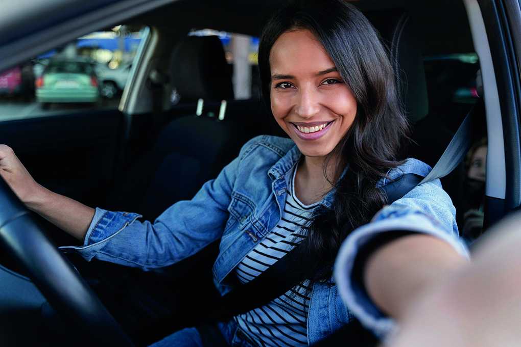 Mulher no Volante: desconstruindo mitos e celebrando as conquistas