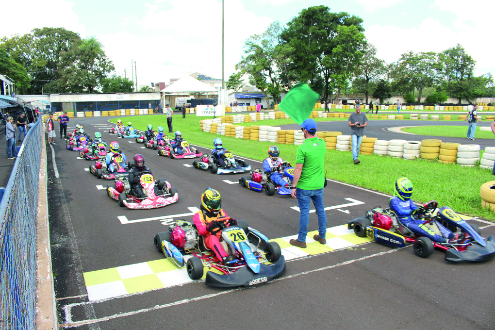 Foz do Iguaçu abre temporada de kart de 2024 neste sábado