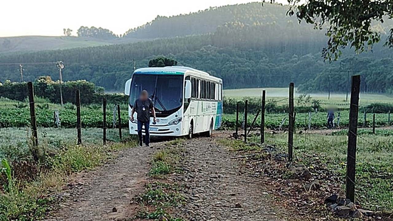 Ônibus da Assiscop é rendido por bandidos armados na BR-277 em Irati