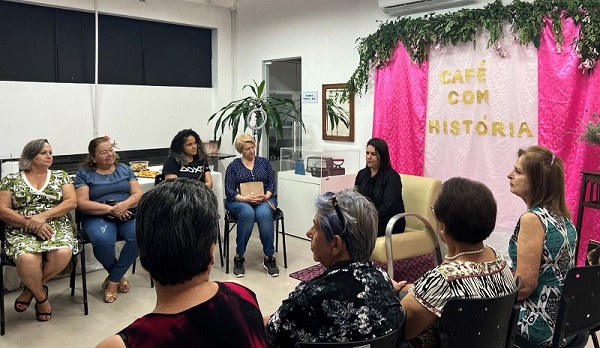 "Café com Histórias": Pioneiras de Cascavel celebram o Dia Internacional da Mulher