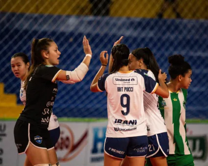 Veja como o Stein Cascavel se prepara para enfrentar o Unopar/Londrina no Paranaense Série Ouro. Acompanhe o futsal! - Foto: Assessoria