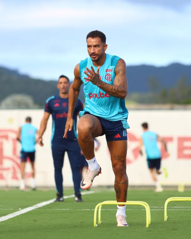 O esporte promete emoções na quarta-feira no Brasileirão, com Flamengo e Palmeiras enfrentando equipes gaúchas em jogos decisivos - Foto: Gilvan Souza/CRF