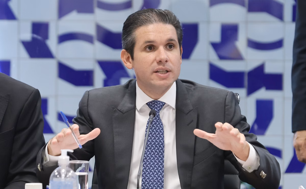 Entenda a crítica de Hugo Motta à interferência do Judiciário na política e como isso afeta a segurança jurídica no Brasil  - Foto: Reprodução