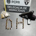 Confira os detalhes da Operação Abelha em Cascavel, que investiga homicídios de Thiago e Anderson e apreende armamento - Foto: Polícia 