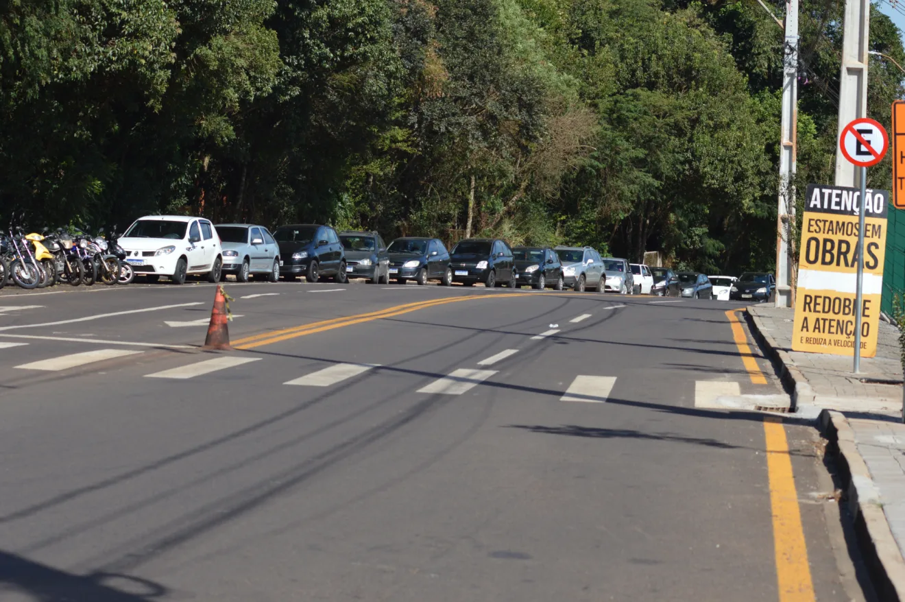Com pedido por mais estacionamento, obra da Jacarezinho vai atrasar Com pedido por mais estacionamento, obra da Jacarezinho vai atrasar