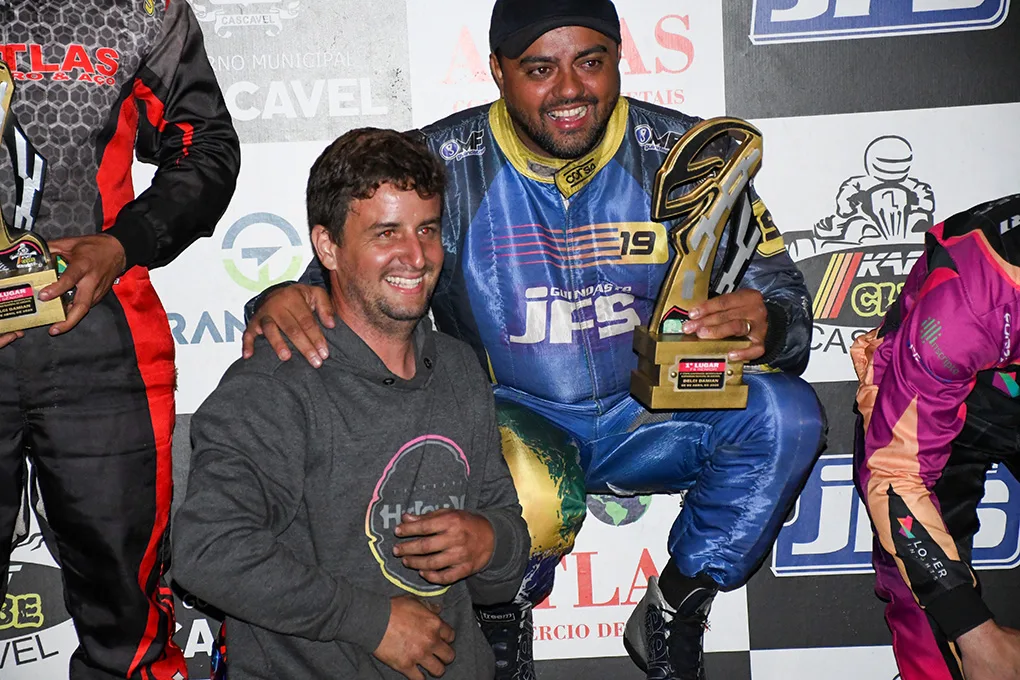 Marcos Fernandes dos Santos recupera pontos e vence a 2ª etapa do Campeonato Metropolitano de Kart com os Automóveis - Foto: Tiago Guedes Marcos Fernandes dos Santos recupera pontos e vence a 2ª etapa do Campeonato Metropolitano de Kart com os Automóveis - Foto: Tiago Guedes