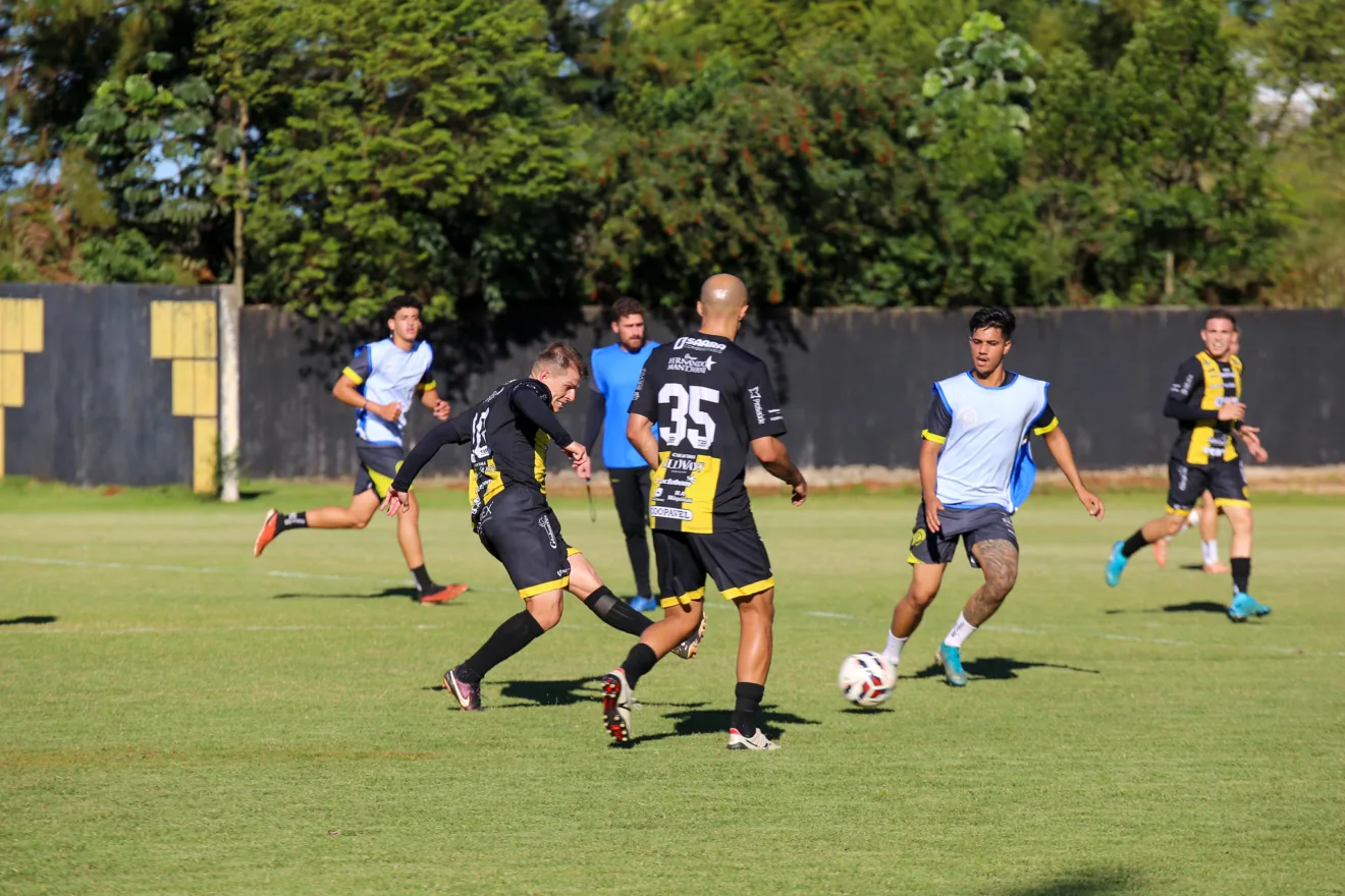 O FC Cascavel trabalha duro no Dia do Trabalhador, se preparando para o clássico paranaense contra o Cianorte neste sábado - Foto: Assessoria 