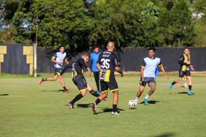 O FC Cascavel trabalha duro no Dia do Trabalhador, se preparando para o clássico paranaense contra o Cianorte neste sábado - Foto: Assessoria 