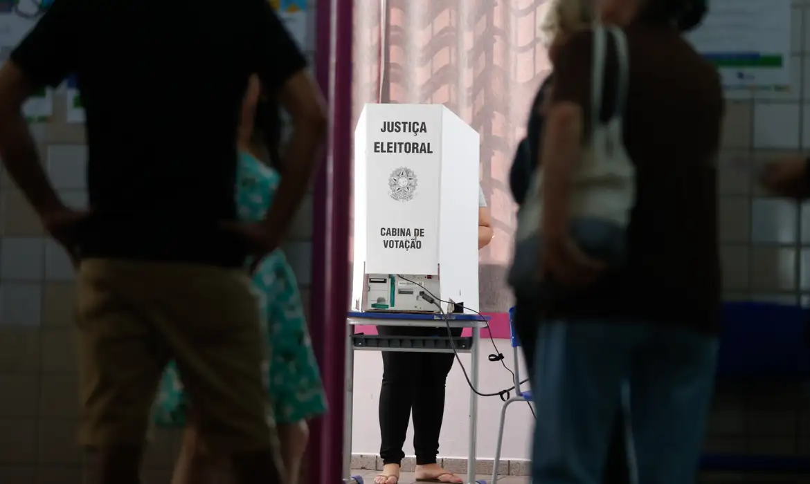 Relator prepara alterações no Código Eleitoral; fim da reeleição ainda indefinida