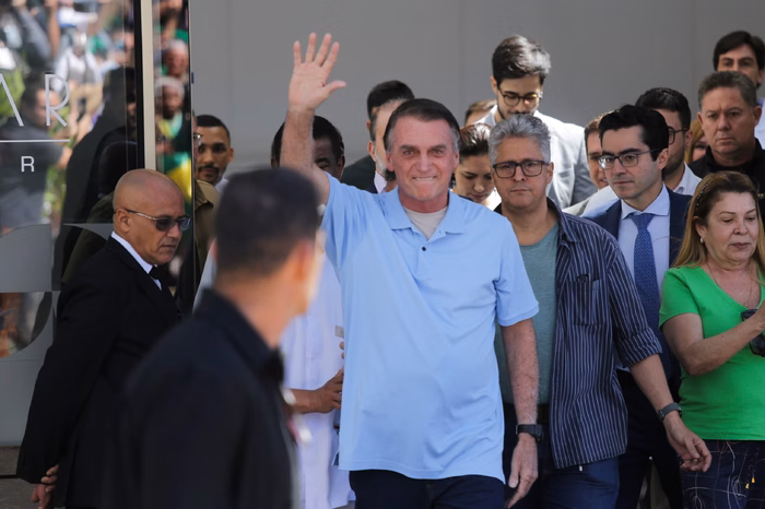 Jair Bolsonaro recebeu alta após 22 dias internado. Ele agora se recupera em casa após cirurgia no intestino - Foto: Metrópoles Jair Bolsonaro recebeu alta após 22 dias internado. Ele agora se recupera em casa após cirurgia no intestino - Foto: Metrópoles