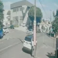 Furou! Câmera mostra acidente entre carro e moto na Rua Souza Naves