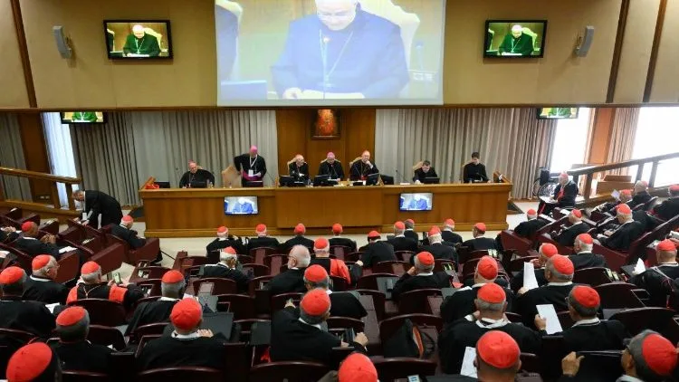 A instalação da Chamoné na Capela Sistina marca a busca pelo novo pontífice. Entenda o processo e suas implicações - Foto: Vaticano News A instalação da Chamoné na Capela Sistina marca a busca pelo novo pontífice. Entenda o processo e suas implicações - Foto: Vaticano News