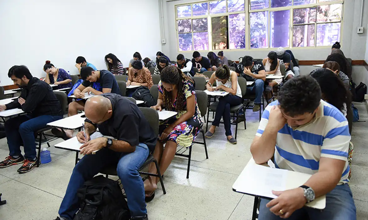Saiba tudo sobre o Encceja 2025. O prazo de inscrição termina nesta sexta-feira e as provas serão em 3 de agosto - Foto: Divulgação/ MEC
