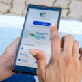 Confira o INSS realizando pagamentos de benefícios a aposentados e pensionistas. Saiba como consultar as datas dos depósitos - Foto: Metrópoles